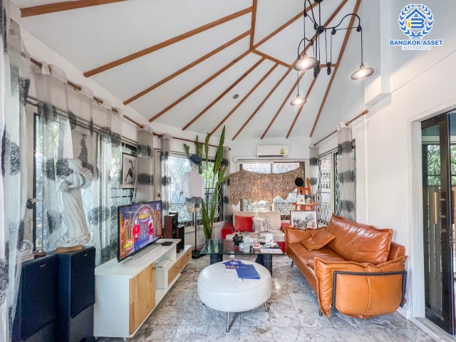 *****บ้านเดี่ยวมือสองย่านกรุงเทพฯ ม.พาร์คเวย์โฮม รามคำแหง เนื้อที่มากถึง 52 ตร.ว. ฟังก์ชันจัดเต็ม 4 ห้องนอน 3 ห้องน้ำ 2 ที่จอดรถ ตกแต่งสวยงาม แถมฟรี! 3 เครื่องปรับอากาศ, 1 เครื่องทำน้ำอุ่น บนทำเลเยี่ยม ใกล้รถไฟฟ้าในอนาคตสายสีส้ม "สถานีน้อมเกล้า"